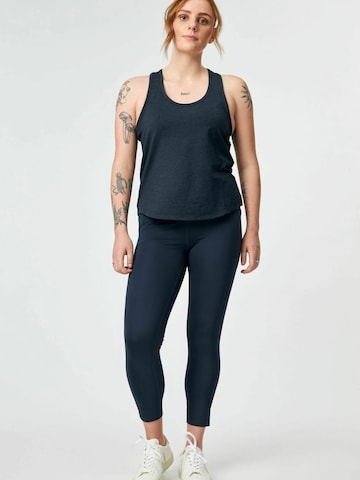 Top 'Reset' di Girlfriend Collective in blu