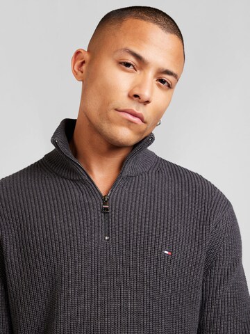 TOMMY HILFIGER Pullover in Grau