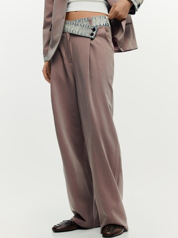 DesigualWide Leg/ Široke nogavice Hlače s naborima - crvena boja: prednji dio