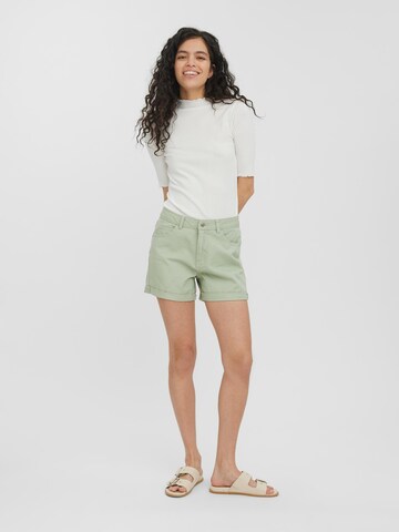 VERO MODA Regular Shorts in Grün