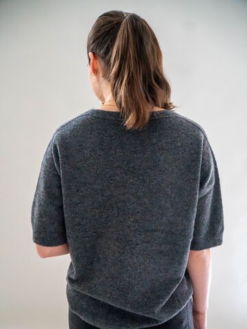 WEARABLE STORIES Pullover 'Rune' in Grau