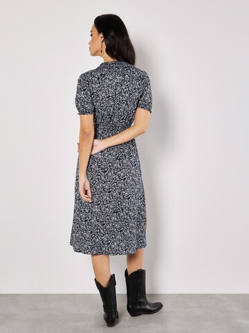 Robe ' ' Apricot en bleu