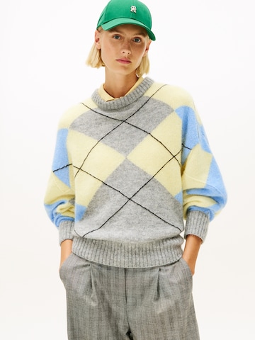 Pulover de la TOMMY HILFIGER pe gri: față