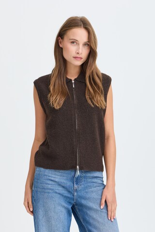 b.young Vest i brun: forside