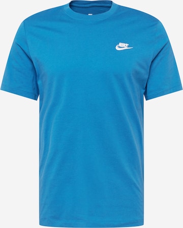 Coupe regular T-Shirt 'Club' Nike Sportswear en bleu : devant