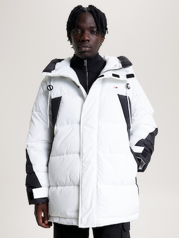 Tommy Jeans Winter Parka in White: front