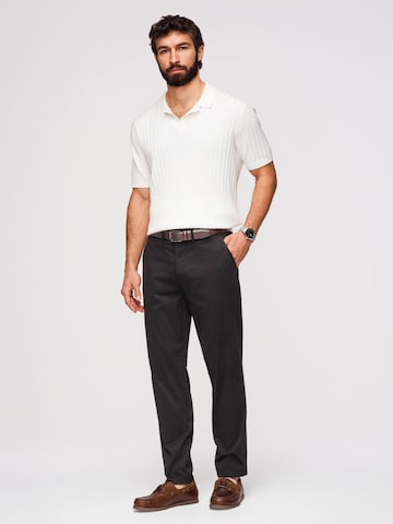 Ombre Regular Chinohose in Schwarz