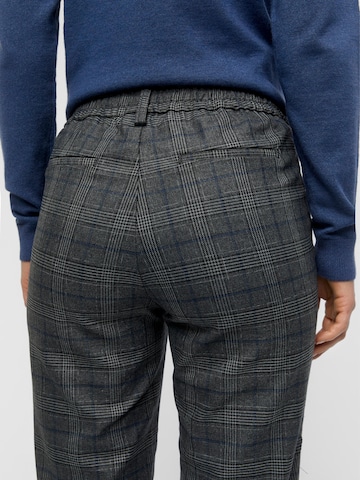 Slimfit Pantaloni chino 'Lisa' di OBJECT in grigio