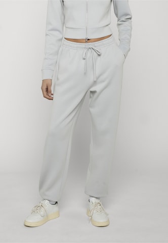 Effilé Pantalon Urban Classics en gris : devant