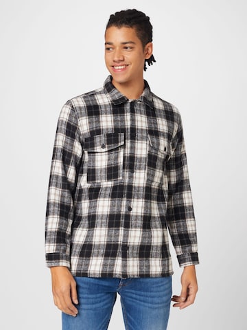 JUST JUNKIES - Regular Fit Camisa em preto: frente