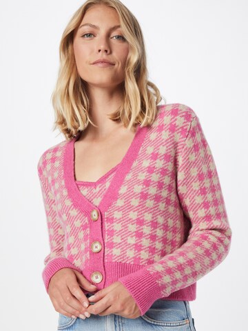 rozā VILA Adīta jaka: no priekšpuses