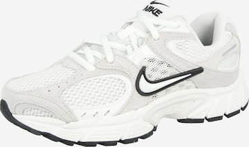 Nike Sportswear Matalavartiset tennarit 'V5 RNR SUEDE 2' värissä valkoinen: etupuoli