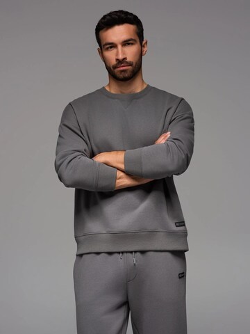 Ombre Sweatshirt 'OU-SNBC-0104' in Grijs: voorkant