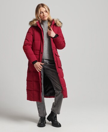 Manteau d’hiver Superdry en rouge