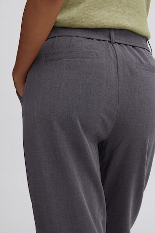 Effilé Pantalon 'DANTA' b.young en gris