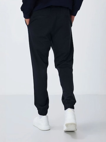 Tommy Life Tapered Workout Pants 'Jogginghose' in Black