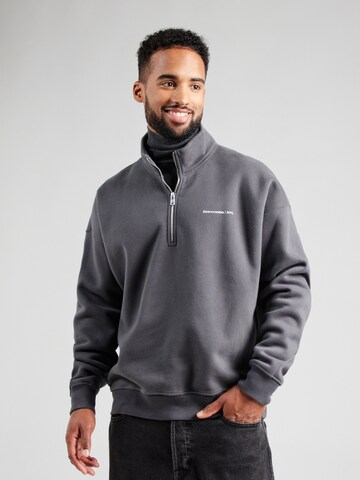 Abercrombie & Fitch - Sudadera en gris: frente