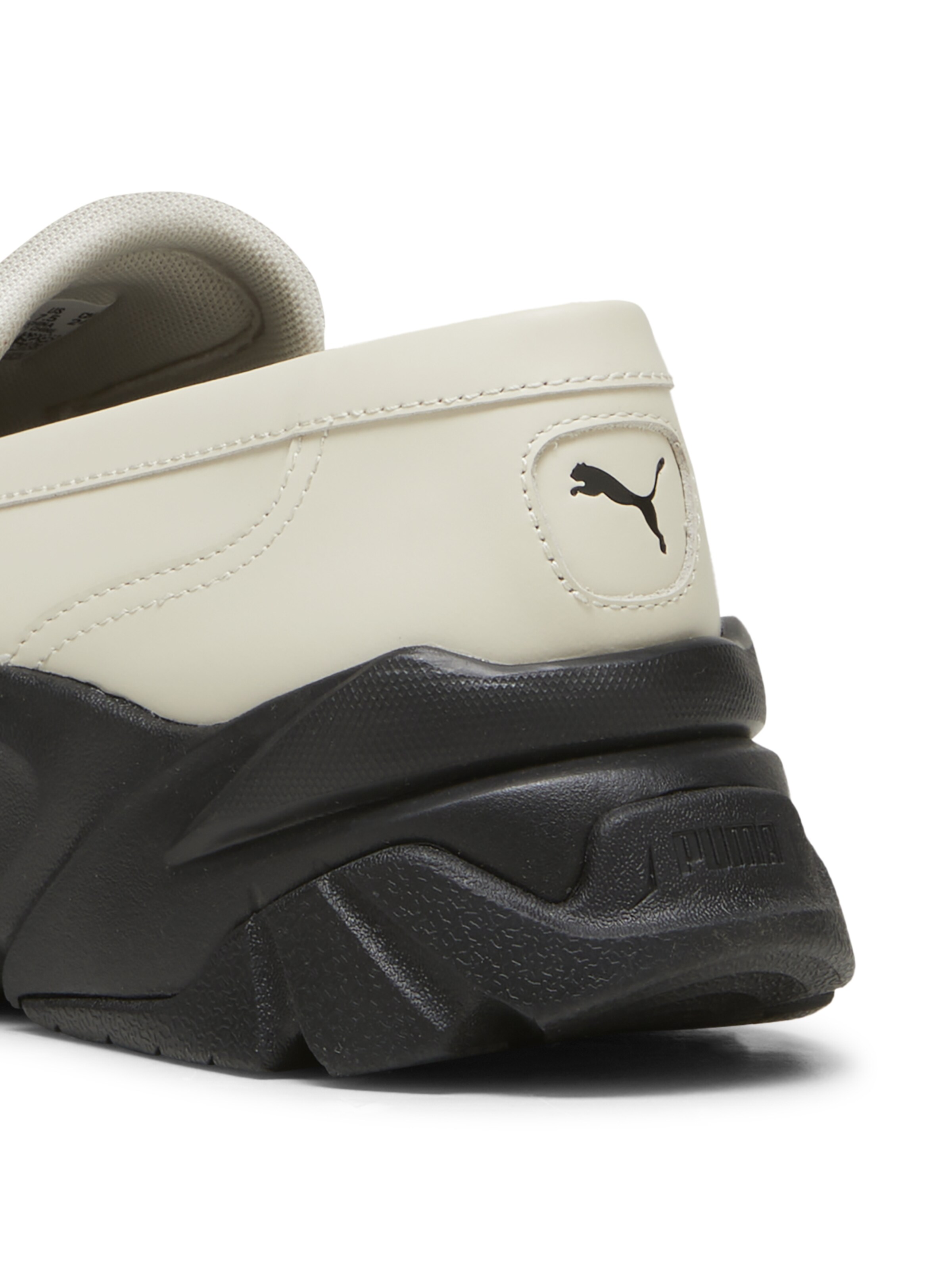 PUMA Slip on -tennarit 'Loafyr' värissä valkoinen