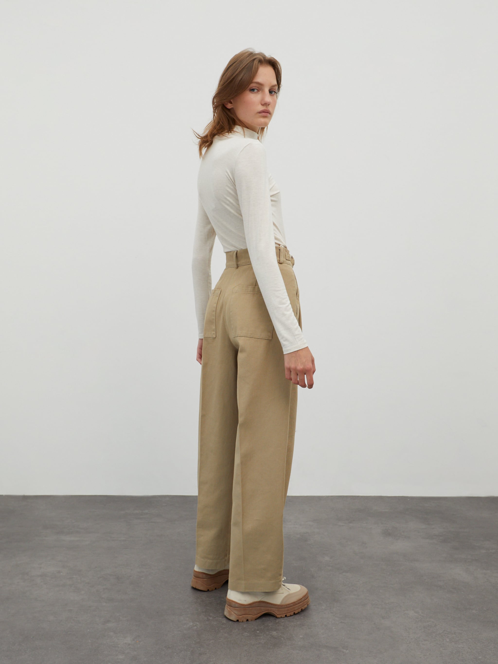 EDITED Producten Bandplooi jeans 'Chiara' Sand