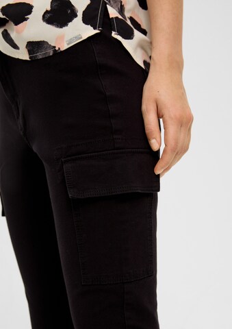 Slimfit Pantaloni cu buzunare de la QS pe negru