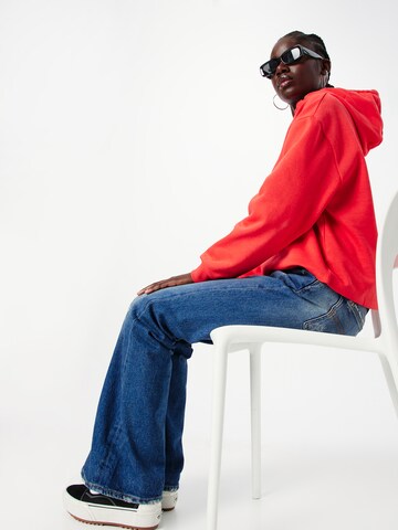 Sweat-shirt 'CHILLI' PIECES en rouge