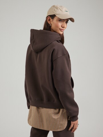Felpa di Gina Tricot in marrone