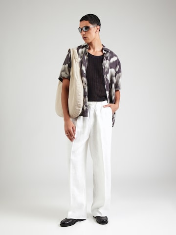 WEEKDAY Loosefit Ráncos nadrág - fehér