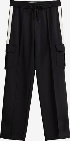 Bershka Loose fit Cargo trousers in Black: front