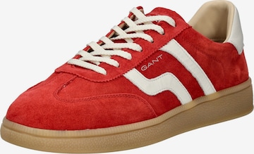 Baskets basses GANT en rouge : devant