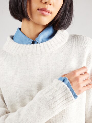 Pull-over 'Es44tella' Hailys en blanc