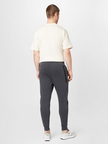Nike Sportswear Zúžený strih Nohavice - Sivá