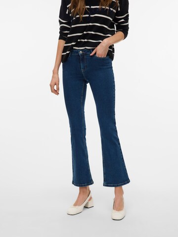 VERO MODA Flared Jeans 'VMHELMA' in Blue: front