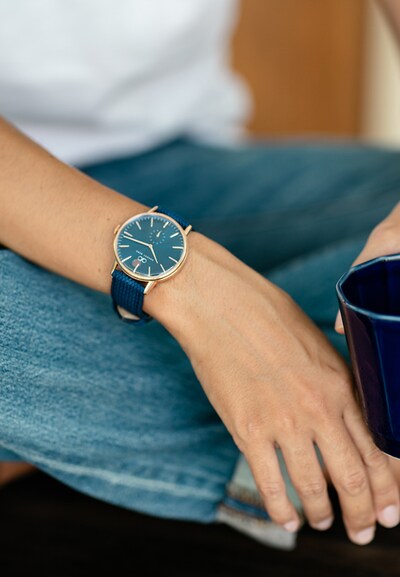 August Berg Uhr 'SERENITY DEEP BLUE EYE 40mm' in blau / navy / bronze, Produktansicht