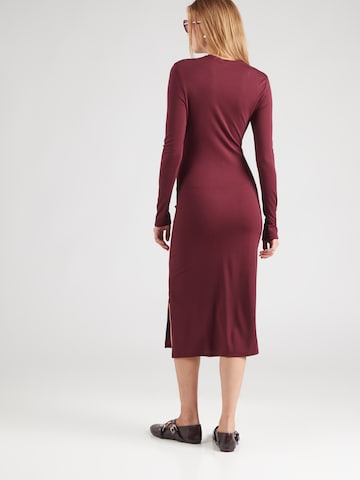 Robes en maille DKNY en rouge : derrière