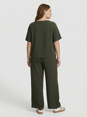 Guido Maria Kretschmer Curvy Μπλούζα 'Marou' σε πράσινο