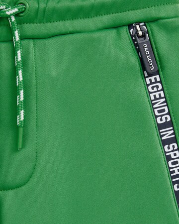 WE Fashion Tapered Trousers in Green