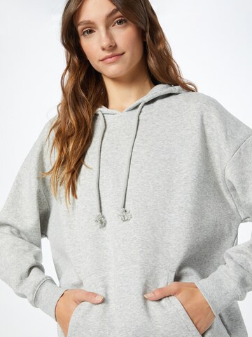 PIECES Sweatshirt 'Chilli' in Grau