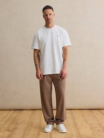 DAN FOX APPAREL Свободный крой Штаны 'Bent' в Коричневый