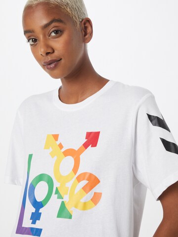 T-Shirt fonctionnel 'Love' Hummel en blanc