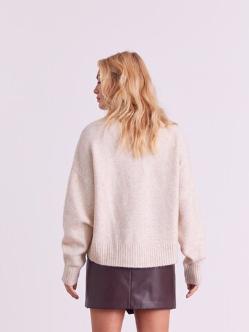 ABOUT YOU x Iconic by Tatiana Kucharova Sweater 'Nala' in Beige