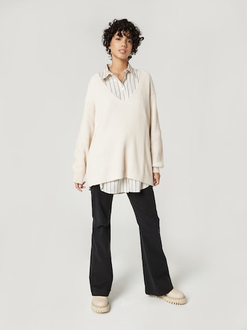 A LOT LESS - Pullover 'Emmy' em branco