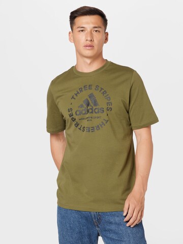 T-Shirt fonctionnel 'Sketch Emblem Graphic' ADIDAS SPORTSWEAR en vert : devant