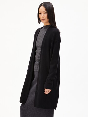 Cardigan 'Kassandraa' ARMEDANGELS en noir : devant