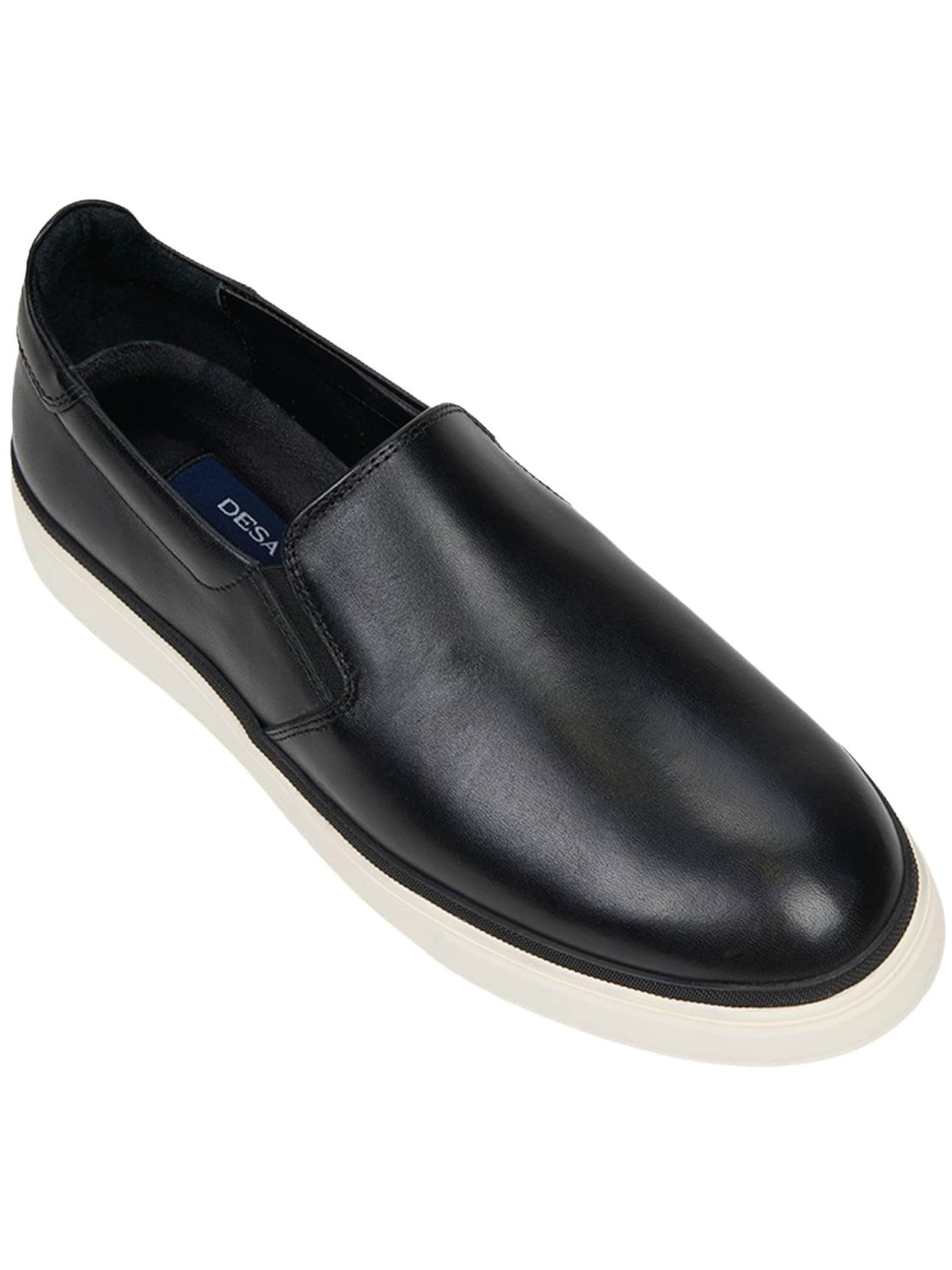 Desa Classic Flats in Black: front