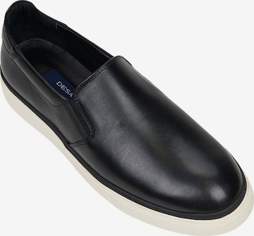 Desa Slipper in Schwarz: Vorderseite