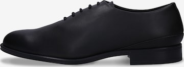 nae Vegan Shoes Nauhakengät 'BRODY' värissä musta: etupuoli