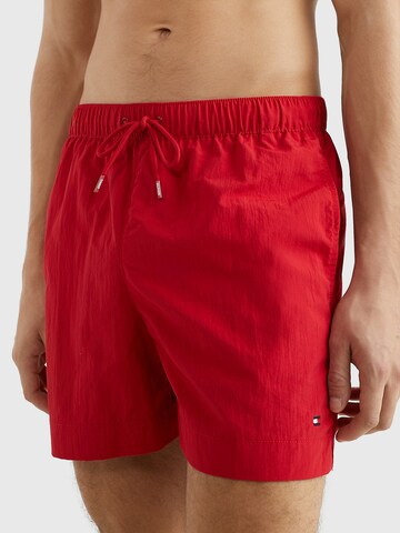 Shorts de bain TOMMY HILFIGER en rouge