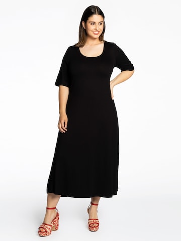 Yoek Dress in Black: front