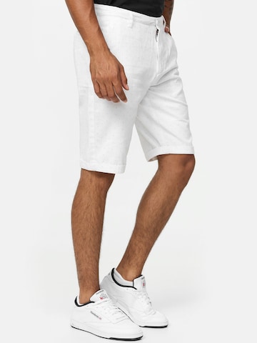 Tazzio Regular Chinohose 'A202' in Weiß