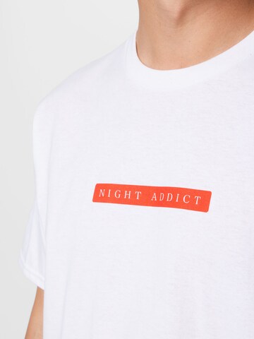 Night Addict - Camiseta 'NATURE' en blanco